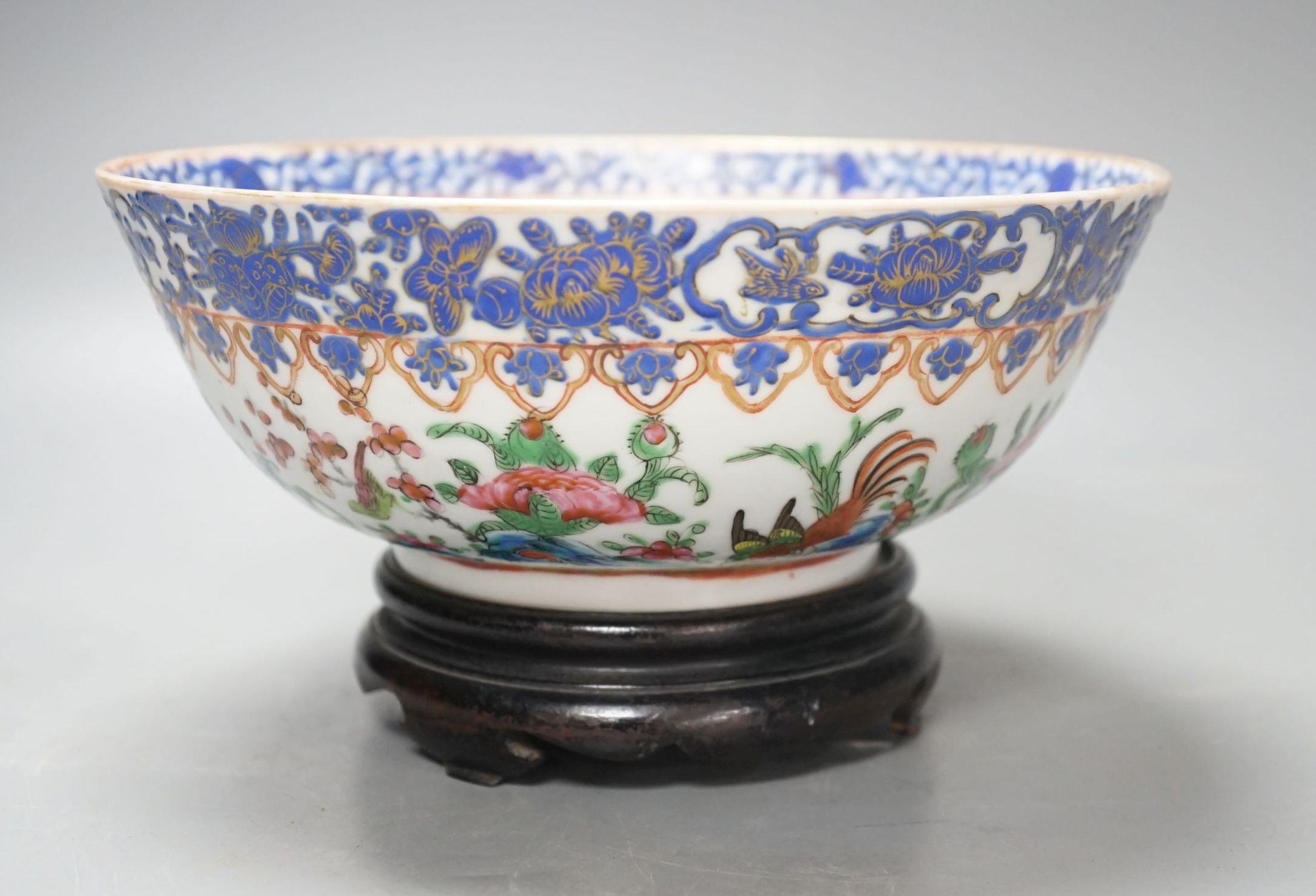 A 19th century Chinese enamelled porcelain bowl for the Persian market, with stand - 10.5cm tall